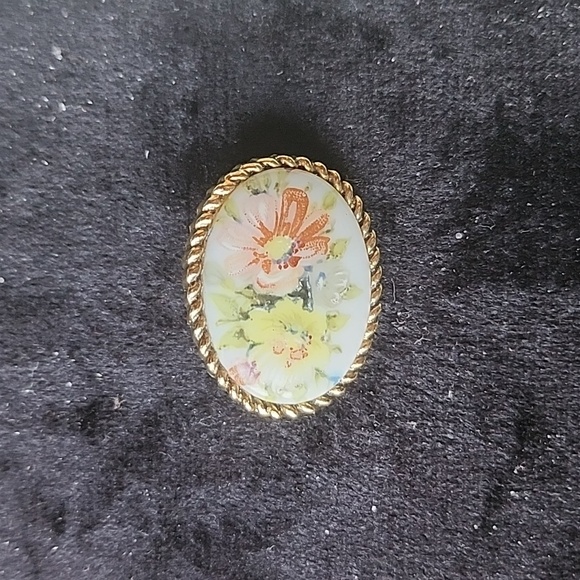 Jewelry - Vintage Floral Enamel Brooch